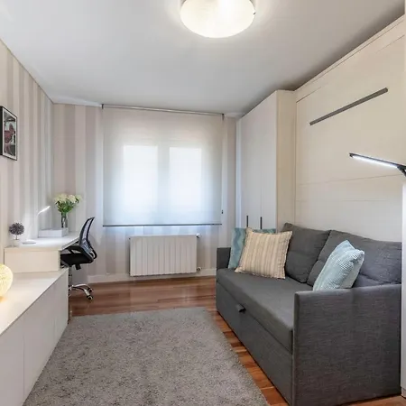 Casco Viejo Junto A Bilborock * Bilbao