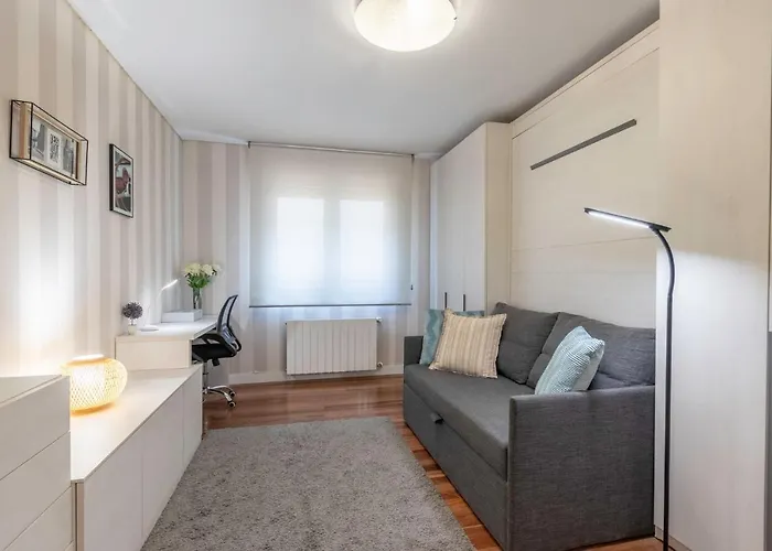 Casco Viejo Junto A Bilborock * Bilbao